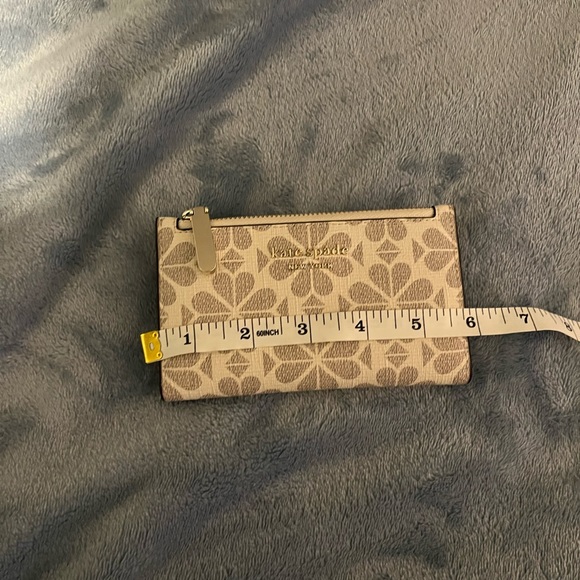 SOLD!!!Kate Spade New York Spade Flower Canvas Small Slim Bifold Wallet - Picture 5 of 7